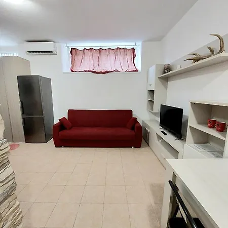 Monolocale Cipri شقة كارارا