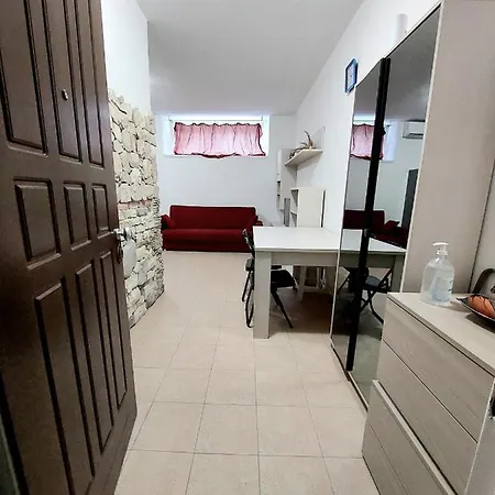 Monolocale Cipri كارارا